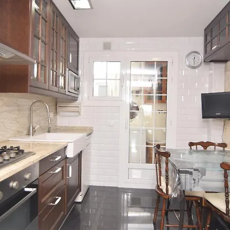 Homeholidaysrentals Maragall Apartment